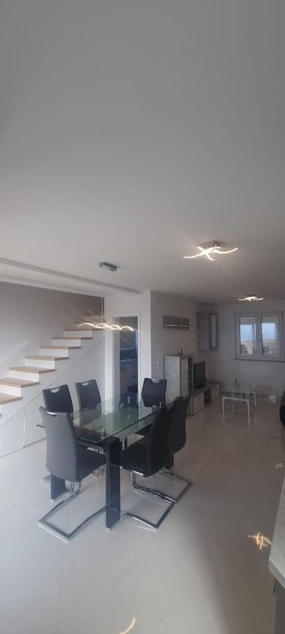 Apartmani Lanterna Krk Town Extérieur photo